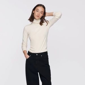 Kotn fitted turtleneck/medium